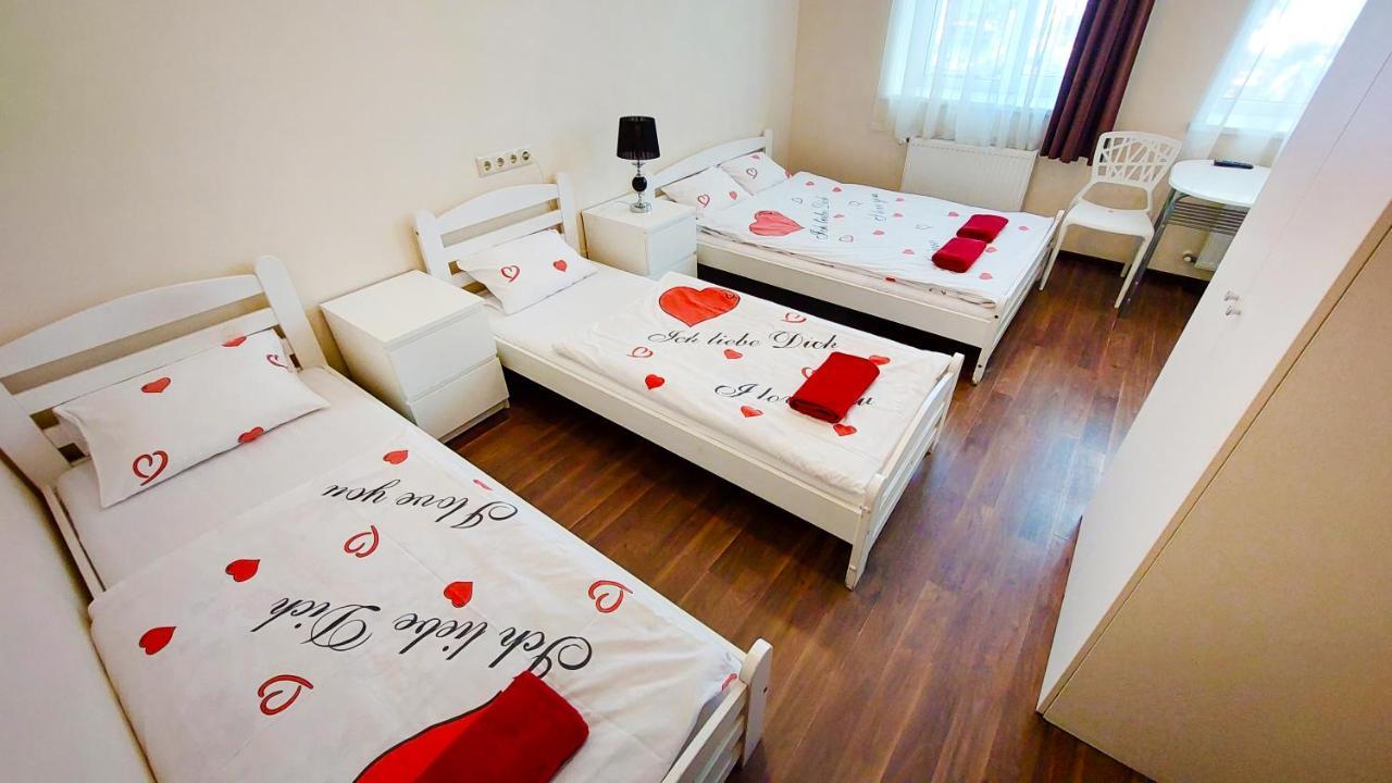 Happy Hotel Riga Esterno foto