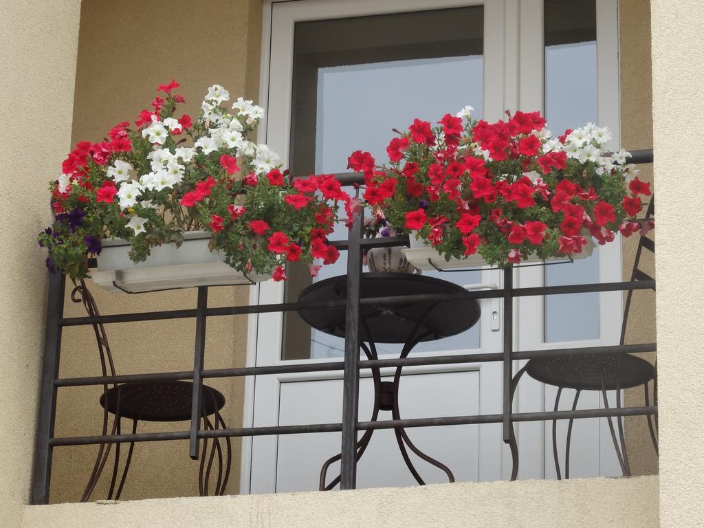 Happy Hotel Riga Esterno foto