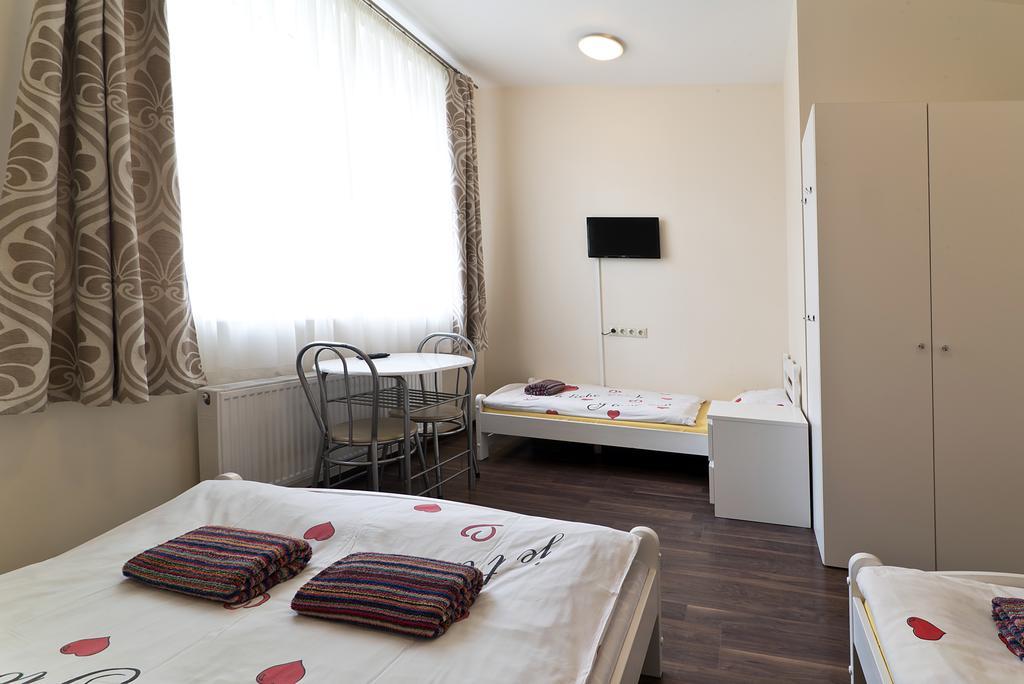 Happy Hotel Riga Esterno foto